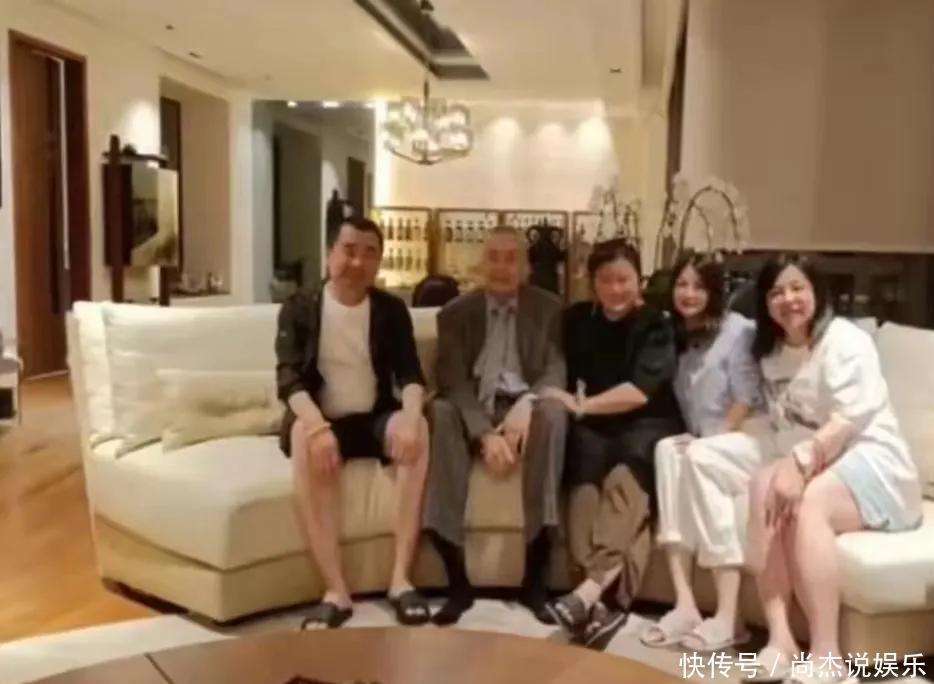 岁刘诗昆豪宅换不停还育有俩幼娃引热议pg电子模拟器三婚娶小37岁娇妻86(图3)